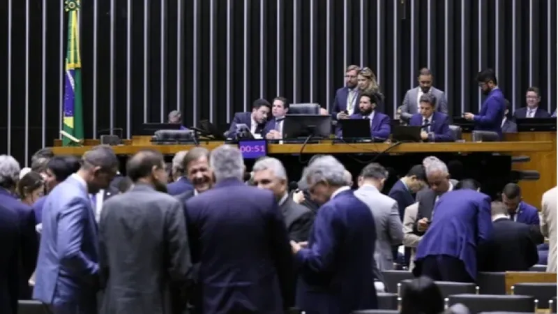 Ao aprovar reforma do IR, Câmara dá presente a Lula para a reeleição em 2026