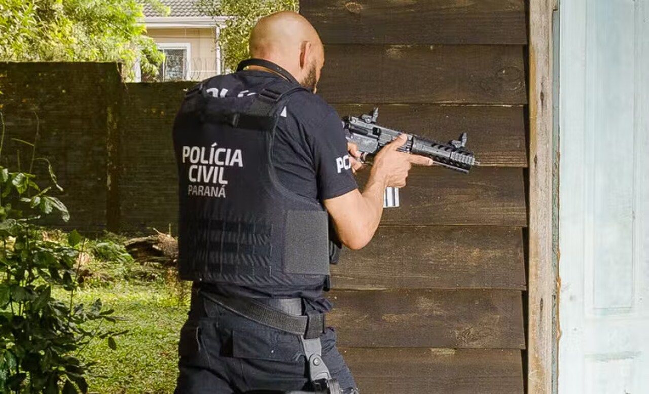 Jovem é resgatada após ser mantida em cárcere privado por namorada que conheceu por aplicativo, no DF