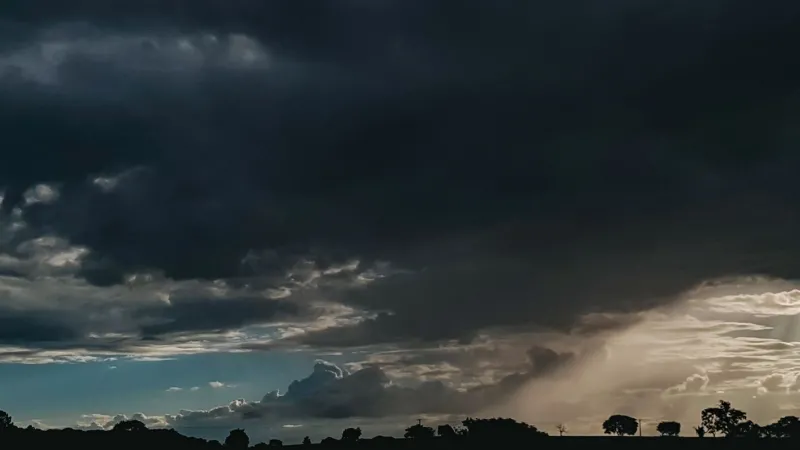 Feriado tem alerta para tempestades em quase todo o país