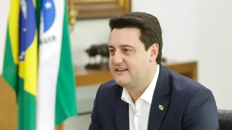 Ratinho Júnior apoia indulto a Bolsonaro e golpistas do 8 de Janeiro