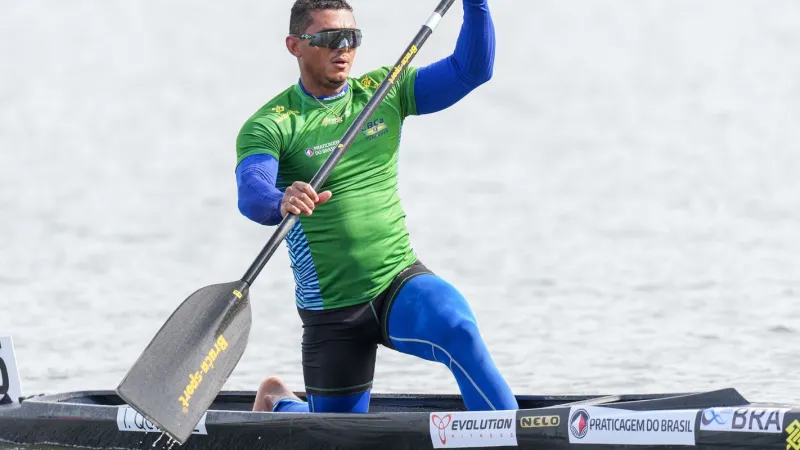 Isaquias Queiroz é campeão mundial no C1 500m na Polônia