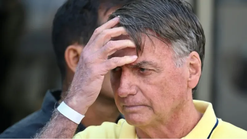 Moraes manda PM monitorar Bolsonaro em hospital e autoriza Michelle a acompanhá-lo