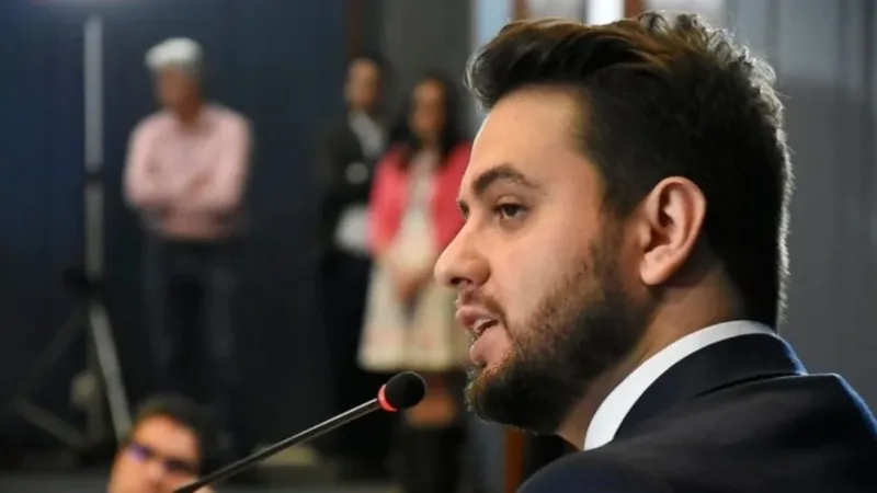 Defesa de Filipe Martins, preso pela PF, nega descumprimento de medida cautelar