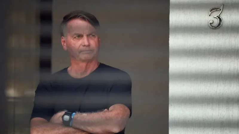 Bolsonaro faz pedido a Moraes para abater pena por meio de leitura de livros