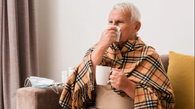 Por que idosos sentem mais frio? Entenda o que muda no organismo com o envelhecimento