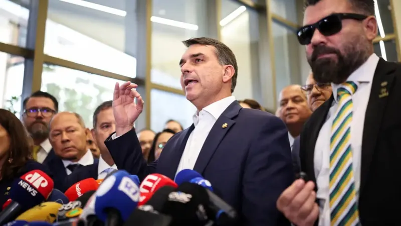Flávio confirma encontro com Vorcaro após banqueiro ter sido preso