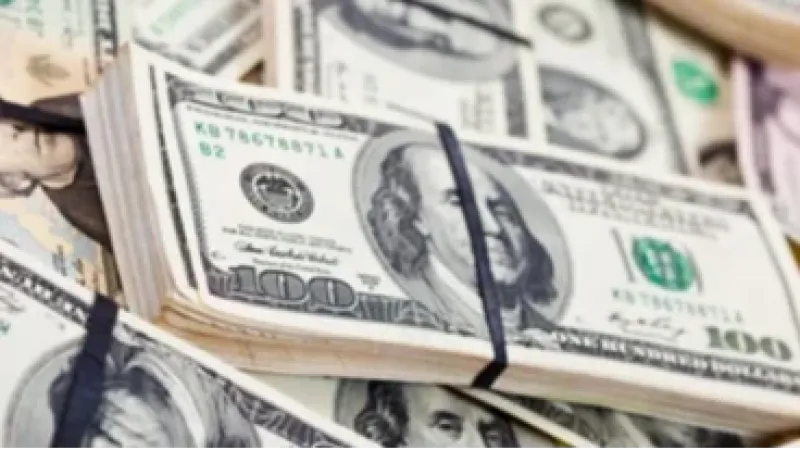 Petróleo segue em disparada e dólar bate R$ 5,30; Ibovespa cai abaixo dos 180 mil pontos