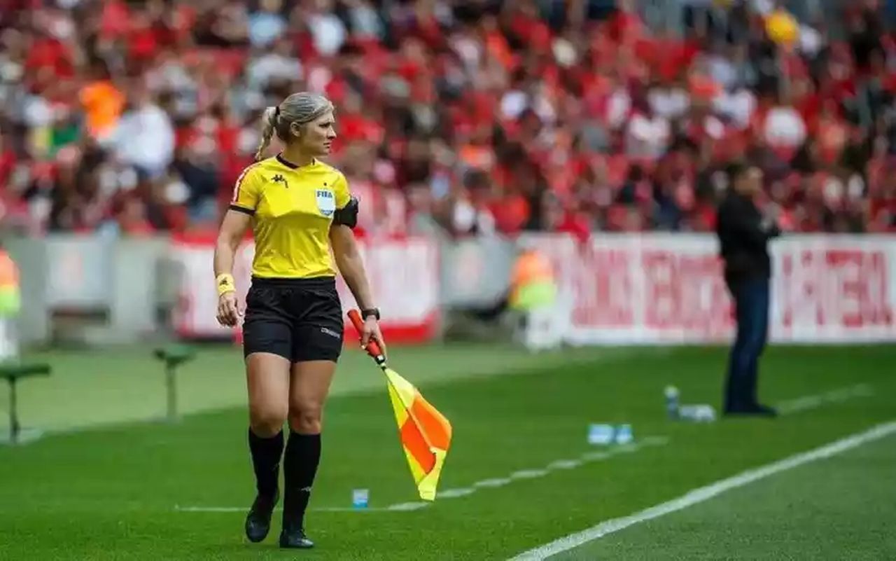 Neuza Back é a primeira brasileira a apitar um jogo de Copa do Mundo