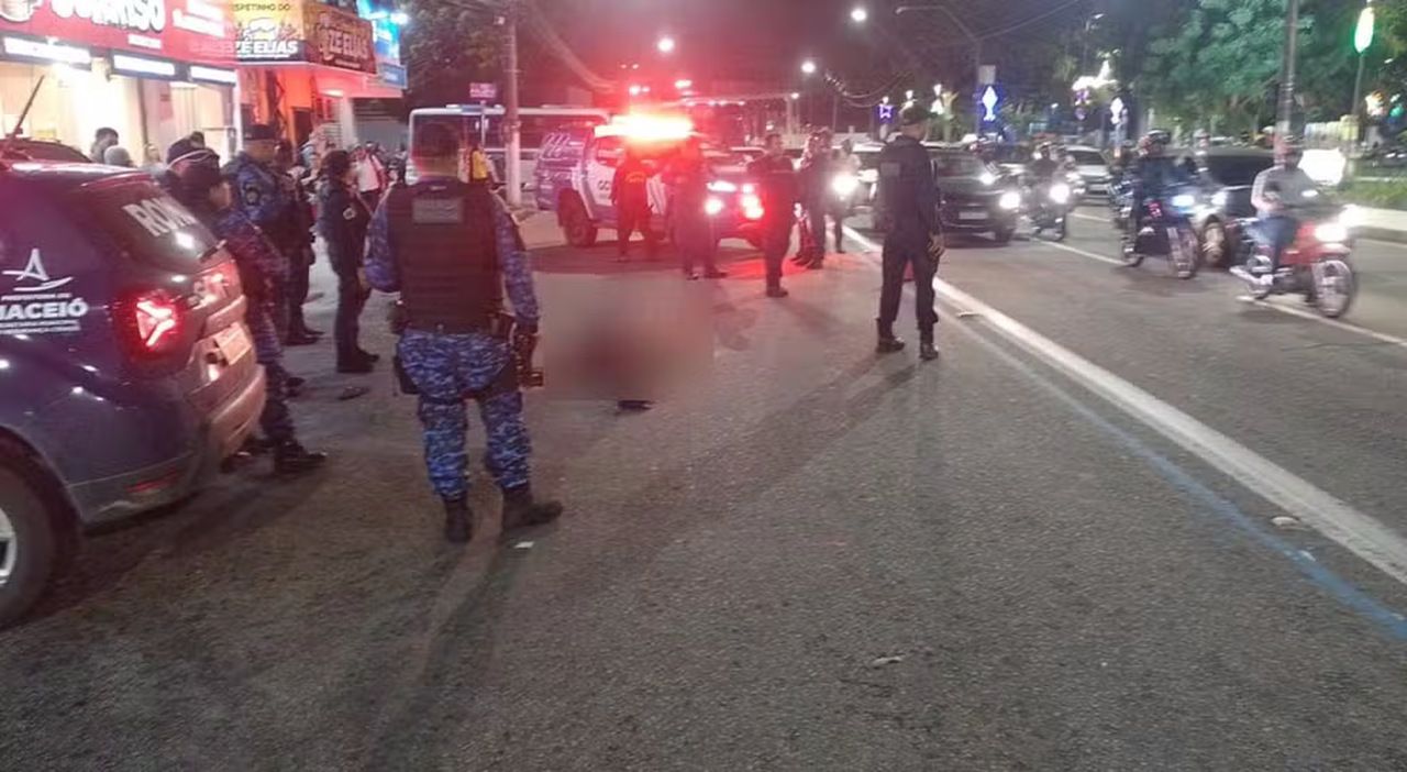 Homem é assassinado ao tentar esfaquear guardas em frente ao Parque do Centenário, em Maceió