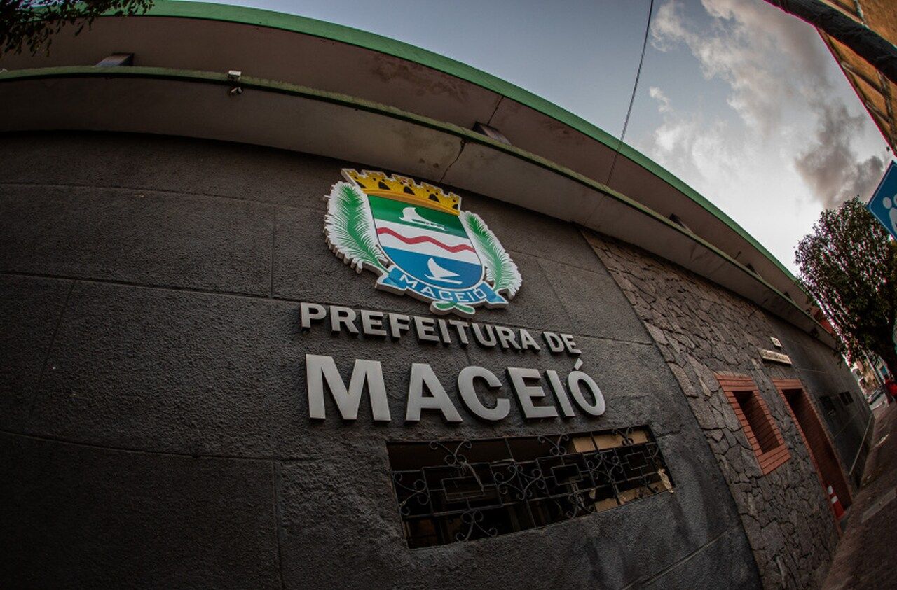 Prefeitura de Maceió paga salário de servidores nesta quarta (30)