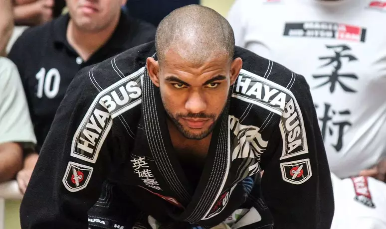 Tricampeão mundial de jiu-jítsu é preso em SP por série de estupros e roubos