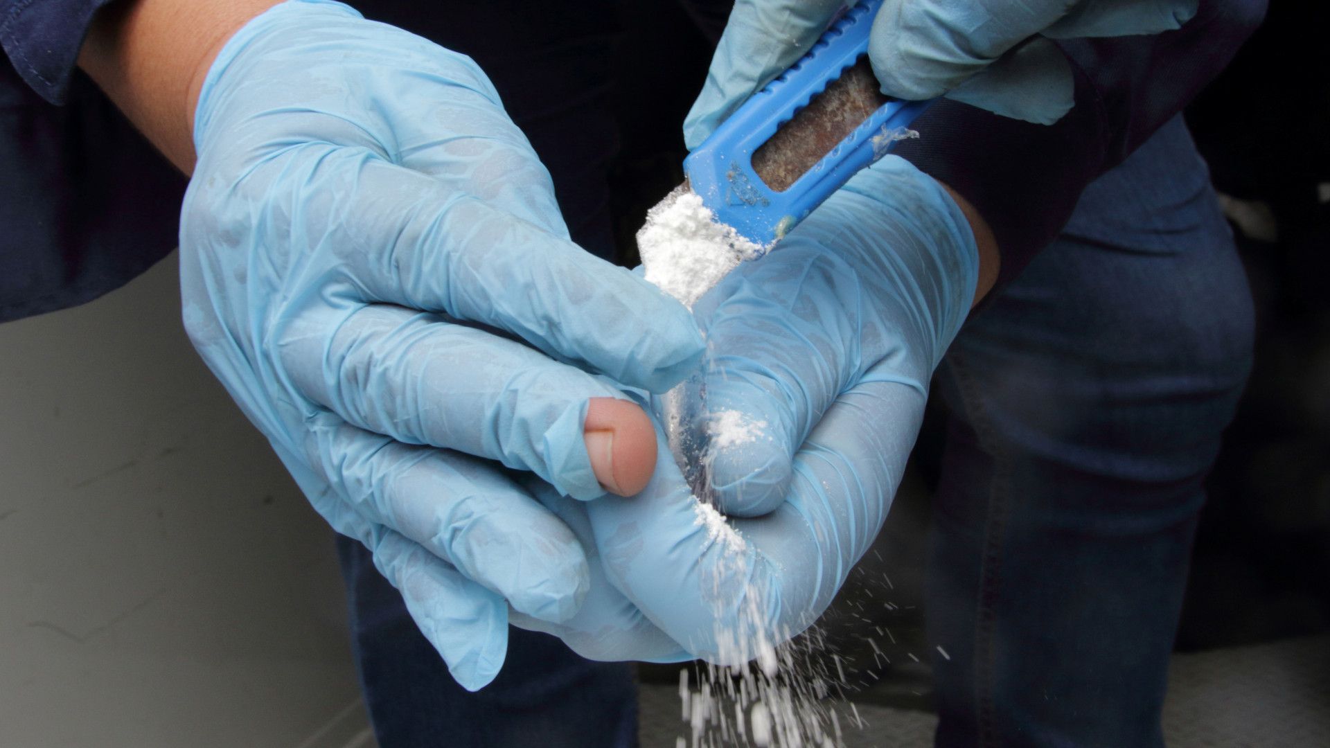 PF flagra no aeroporto mulher com 2 quilos de cocaína na calcinha e em 'cavidades corporais'