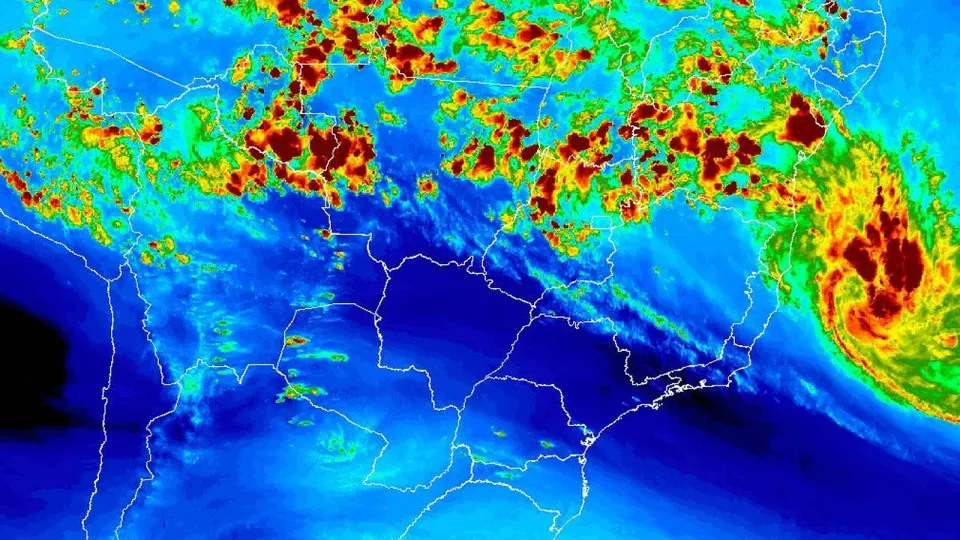 Inmet emite alerta laranja de perigo para ventos costeiros no litoral do Brasil