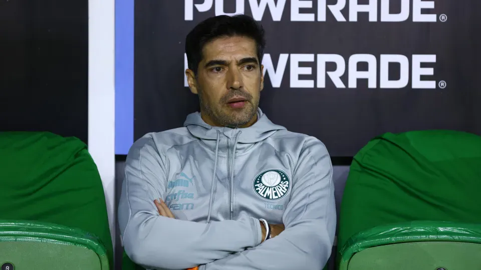 Abel se chateia com arbitragem e reclama do VAR de Corinthians x Palmeiras: 'Estou desiludido'