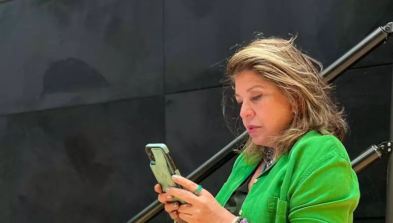 Cantora Roberta Miranda sofre acidente de carro