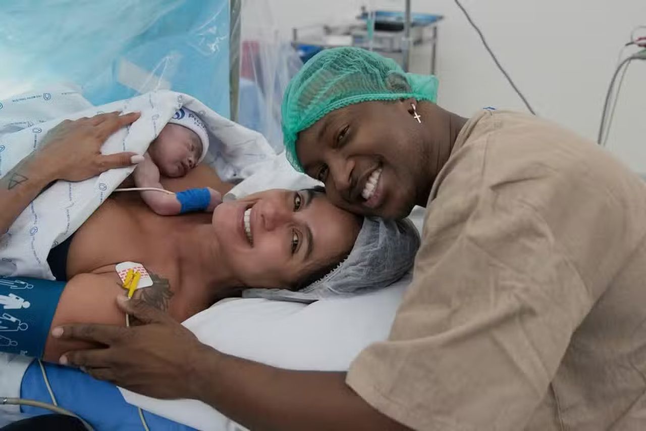 Nasce primeiro filho de Thiaguinho e Carol Peixinho